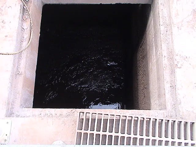 汚泥堆積状況（冷却地下ピット） の写真