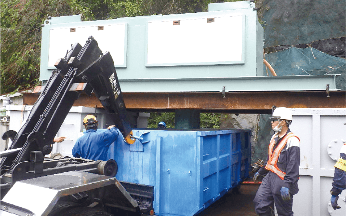 脱水ケーキ受槽