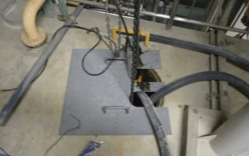 汚泥濃縮槽より脱水機(遠心分離機)へ送水の写真