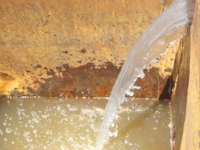 沈殿槽B　処理水（分離された水）の写真
