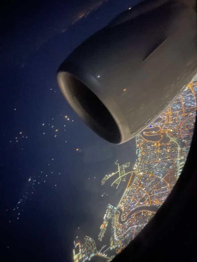 飛行機から見たドバイの夜景