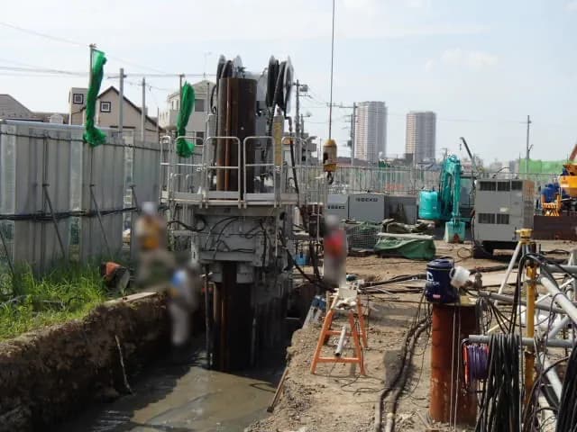 鋼矢板打設状況 の写真