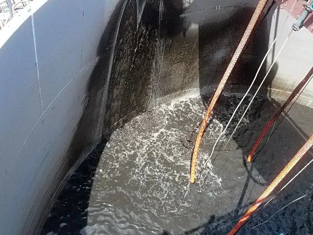 汚泥貯留槽状況 の写真