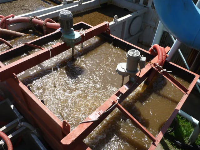 原水攪拌状況（反応槽）の写真