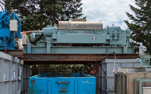 脱水機(デカンタ型遠心分離機 PTM-500)